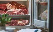 肉放在冰箱里能放多久？食品安全揭秘