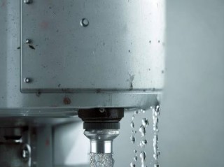 热水器加热旁水滴现象解析：揭秘原因及处理方法