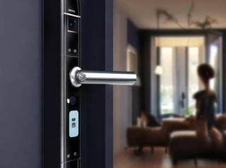 智能锁一键开启，安全便捷生活新体验