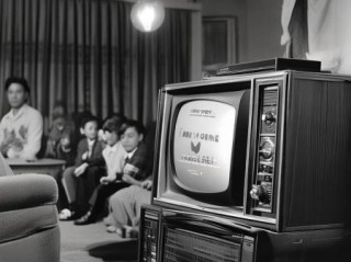 尚品本色电视机维保热线告诉你あ黑白电视机里的科技传奇：揭秘经典家电背后的故事