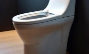 智能马桶小便体验：男士专用设计与舒适体验
