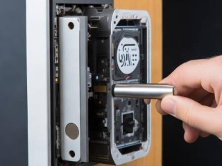 指纹锁拆面板快速开锁方法揭秘