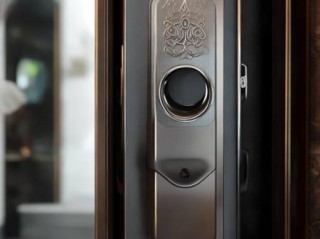 金点原子指纹锁维修一站式服务传授『指纹锁选购攻略：华盖款型不可忽视的固定问题』