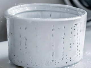 洗衣机洗衣服的正确方法：小型洗衣机清洁技巧