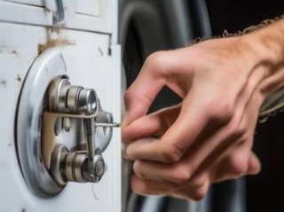 洗衣机出水口钥匙卡处理技巧，轻松解决堵塞问题