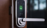 指纹锁充电周期及保养指南